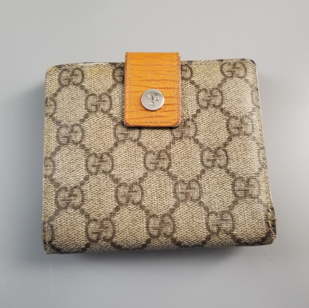 GUCCI  GG Beautiful Signature bifold wallet